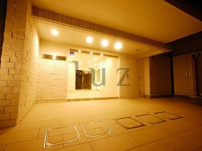 リヴシティ横濱新川町弐番館のエントランス
