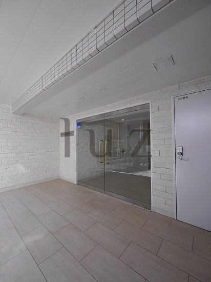 リヴシティ横濱新川町弐番館のエントランス