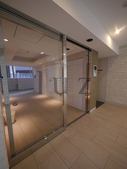 リヴシティ横濱新川町弐番館のエントランス
