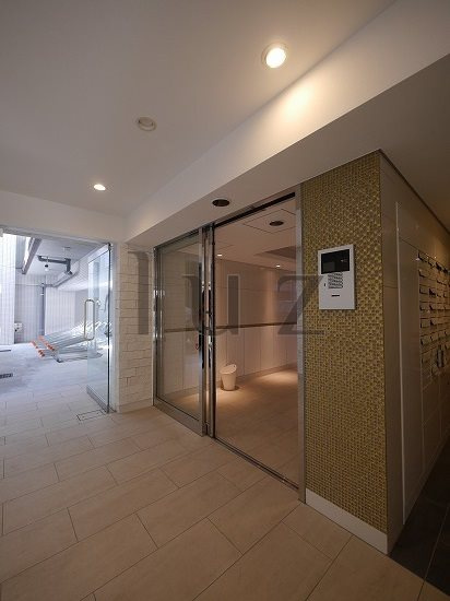 リヴシティ横濱新川町弐番館のエントランス