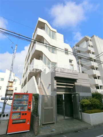 Amavel羽田空港アマヴェルの外観|2008年1月築　RC鉄筋コンクリート造地上5階建て1R～1DK総戸数28戸
東京都大田区萩中2丁目　京急空港線糀谷駅徒歩6分