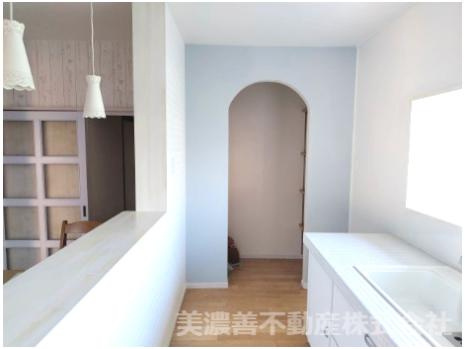 ６７０２０　岐阜市古市場中古戸建てのキッチン