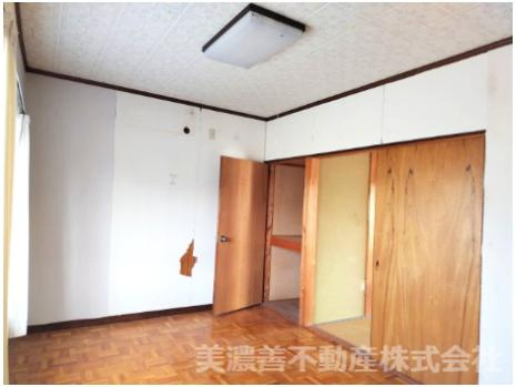 ６７０２０　岐阜市古市場中古戸建ての洋室