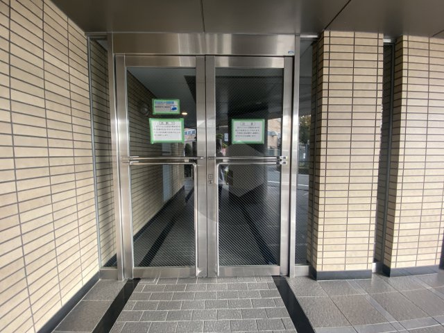 サン・ローレルのエントランス