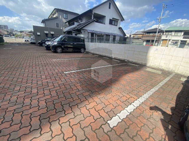 サン・ローレルの駐車場