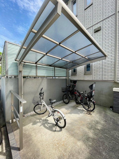 コーチとどろきのその他共用部分|★敷地内屋根付き駐輪場★