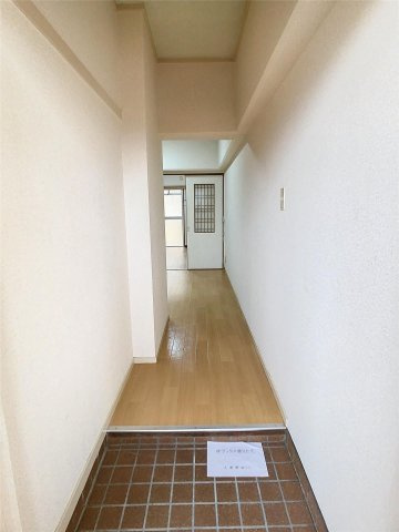 セルジュ・ルタンスの玄関