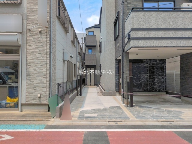 杉並区阿佐ヶ谷南2丁目 全2棟1号棟の外観|堂々完成につきご見学頂けます♪
高円寺・新高円寺駅徒歩10分です！