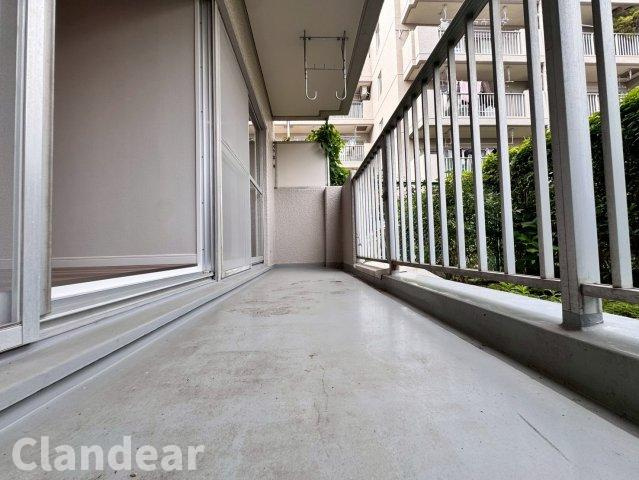 藤和梅島ハイタウンＢ棟のバルコニー|ドキドキの新生活も、安心してスタート。ぴったりの住まいを見つけませんか？クランディアが一緒に住まい選びをサポートします‼　まずは、お気軽にお問合せください　＃クランディア