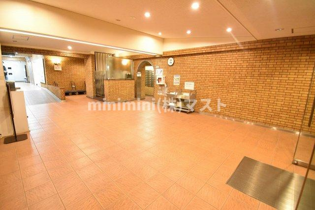 コープ野村梅田A棟のロビー