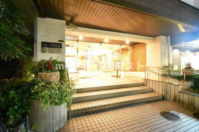 コープ野村梅田A棟のエントランス