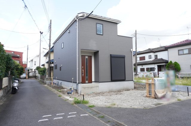 草加市新栄4丁目 新築分譲住宅の玄関