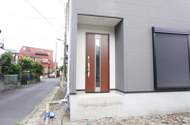 草加市新栄4丁目 新築分譲住宅の玄関