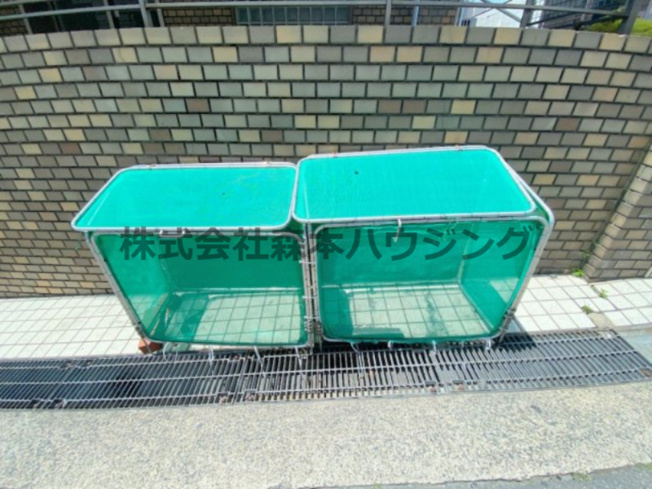 【その他共用部分】 | 　香里ロイヤルプラザ | 専用ごみ置き場です