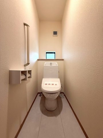 新築戸建　沼津市本字松下845番　全5棟　E号棟のトイレ|各階にトイレがあるため、朝の支度もスムーズにすすみます。