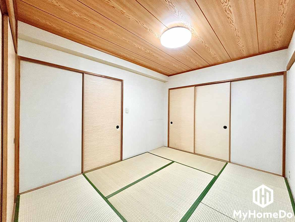 藤和シティコープ瓢箪山の和室|リビングに隣接する落ち着きのある和室は、寛ぎのひとときに最適。扉を開ければ広々とした一体感、閉めればプライベート空間として使える多用途な魅力が詰まっています。