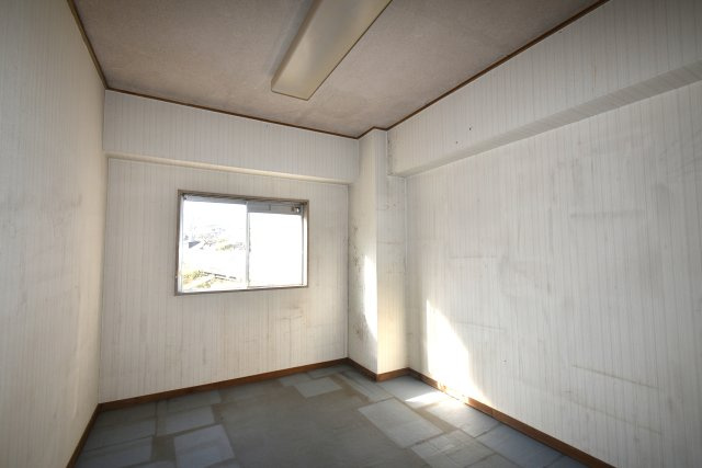 ニューライフ国見マンションの洋室