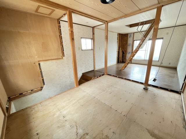 中鴻池町3丁目中古戸建の洋室|3F洋室・和室もリフォーム途中です！弊社ではリフォームも承ります◎
