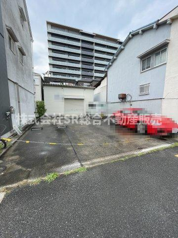 中鴻池町3丁目中古戸建の駐車場|物件横に月極駐車場もあるので複数お車をお持ちの方も安心です！