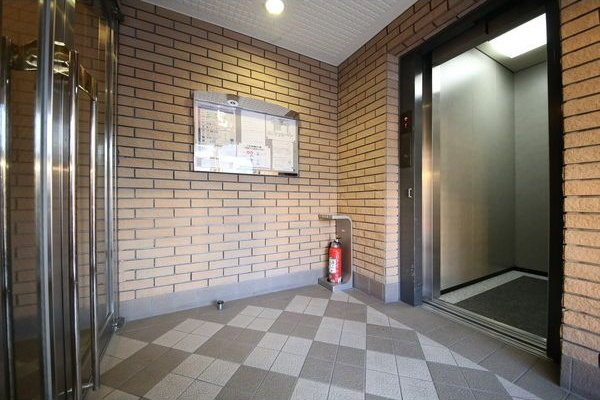 プロビデンス新瑞橋のエントランス