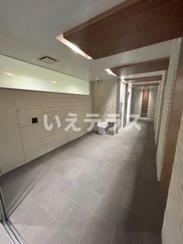 クロスレジデンス神戸元町のロビー