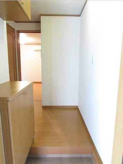 青木町戸建の玄関