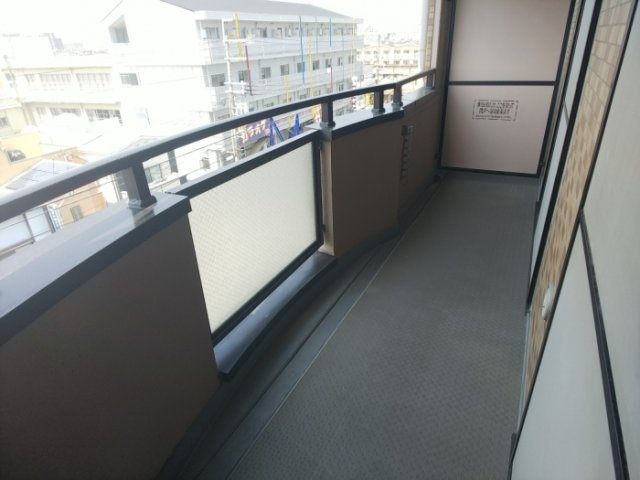 タッチ塚口のバルコニー