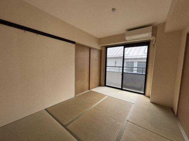 渋谷区本町３丁目の賃貸マンションの和室|和室がひろがる居住スペース