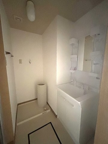 渋谷区本町３丁目の賃貸マンションの洗面所|忙しい朝には欠かせない洗面所です