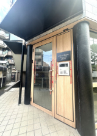 アクアマリン希望ヶ丘B棟のエントランス