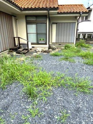 青梅市柚木町1丁目貸家の駐車場