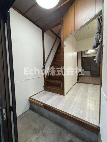東大阪市川田中古テラスハウスの玄関