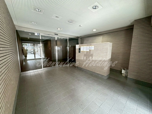 プランドール横浜のエントランス
