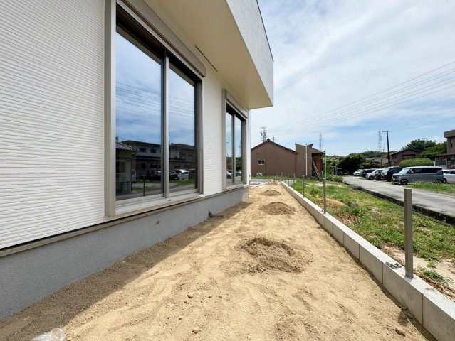 緑区大高町東古根４９番の庭|ゆとりあるお庭は、家庭菜園やガーデニング、お子様の遊び場など、暮らしに合わせて幅広く活用できる空間です。