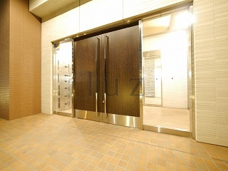 スパシエルクス横浜のエントランス