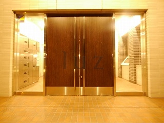 スパシエルクス横浜のエントランス