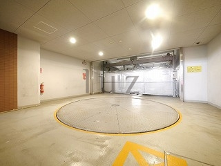 スパシエルクス横浜の駐車場