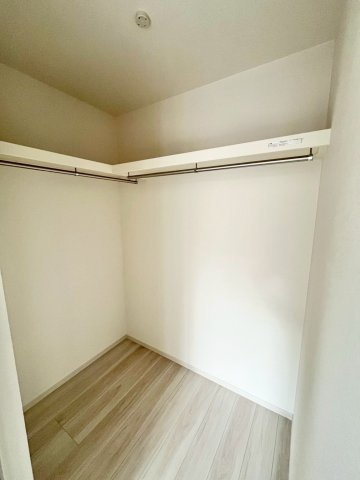 【仲介手数料無料】富士見市上沢4期―新築分譲住宅―全1棟の収納|広さだけでなく、使いやすさまで計算。収納する時間さえ心地よくなる、上質なウォークインクローゼット。