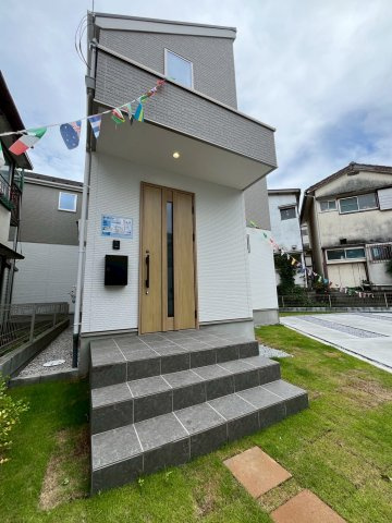 【仲介手数料無料】富士見市上沢4期―新築分譲住宅―全1棟の外観|穏やかな風と陽光を導き、居住性を一段と心地よいものにしています。周辺環境とのコラボレーションにより明るく開放的な空間を演出しております。