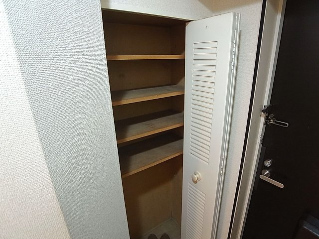 ロイヤル神戸山の街の玄関|大きなシューズＢＯＸも有ります
