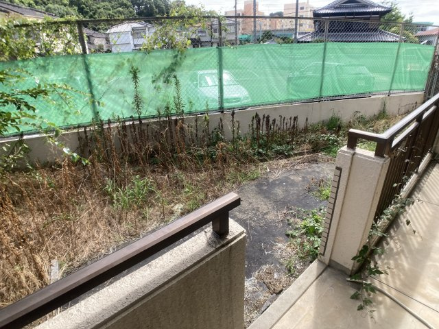 ロイヤル神戸山の街のバルコニー|明るいベランダに専用庭