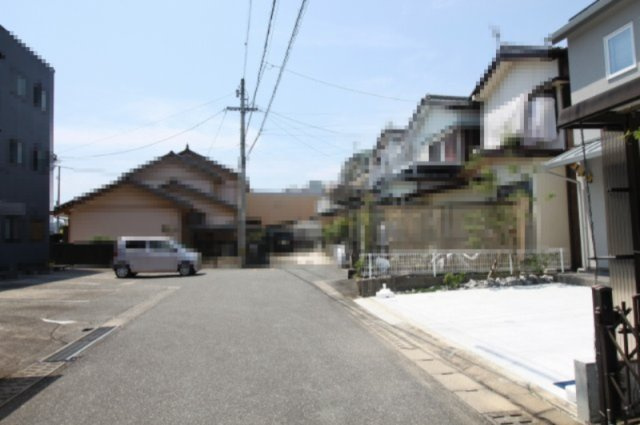 朝倉甲　新築戸建　【太陽光付き】の前面道路含む現地写真|一方　南　幅：5.3ｍ　公道　接面　6.7ｍ
