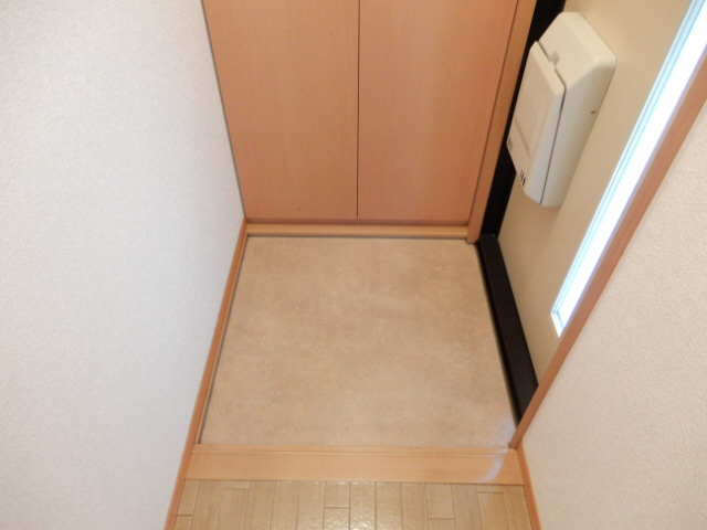 加古郡播磨町北本荘５丁目のハイツの玄関