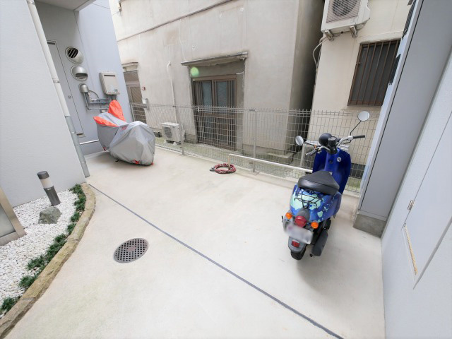 エクセルシア天神橋の駐車場