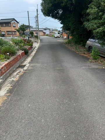 中古戸建　不破郡垂井町府中　昭和55年築の前面道路含む現地写真