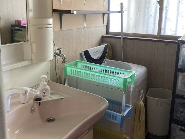 中古戸建　不破郡垂井町府中　昭和55年築の独立洗面台