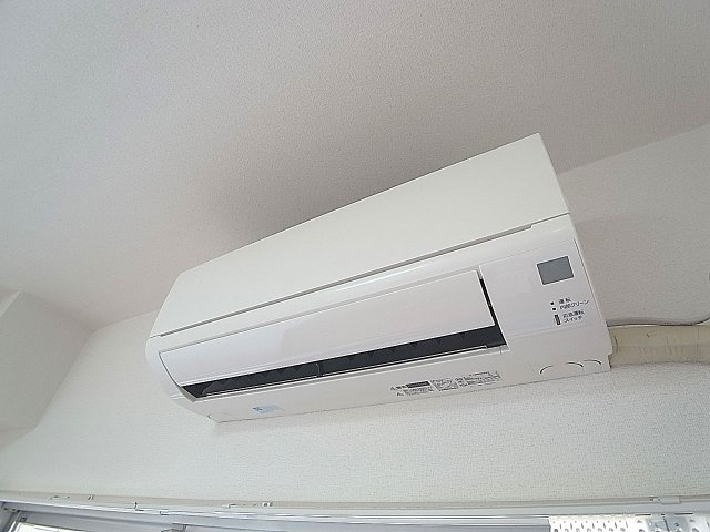 ロイヤル神戸山の街の設備|リビングにエアコン付いてます