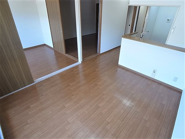 ロイヤル神戸山の街の居間・リビング|カウンターキッチンタイプは人気の条件です