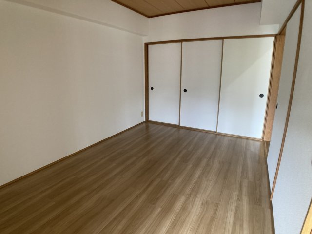 ロイヤル神戸山の街の収納|幅広のクローゼット収納