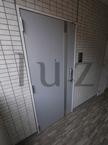 リヴシティ横濱蒔田壱番館の玄関
